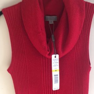 RED SLEEVELESS COWL NECK SWEATER M